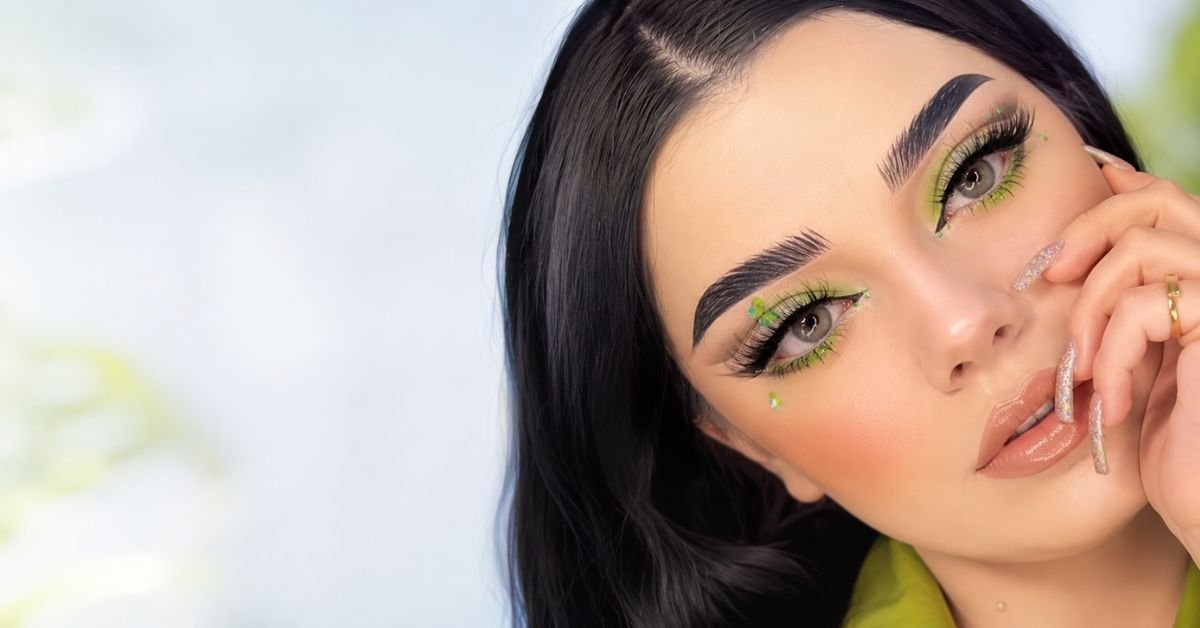 Green Eye Makeup Looks 2026: Lime Liner, Lashes and Glitter Nails